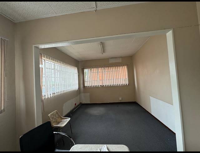 280M² WAREHOUSE TO LET IN INDUSTRIA NORTH